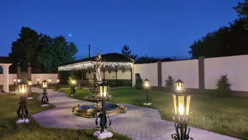 Продается 3-этажный дом, 750 м²