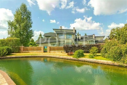 Продается 2-этажный коттедж, 1 000 м²