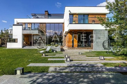 Продается 2-этажный коттедж, 480 м²