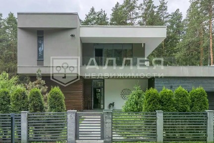 Продается 2-этажный коттедж, 550 м²