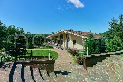 Продается 2-этажный дом, 420 м²