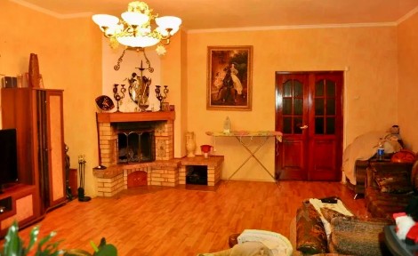 Сдается 2-этажный дом, 293 м²