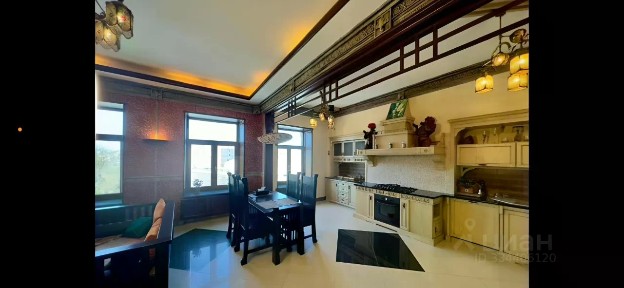 Продается 5-комн. квартира, 224 м²