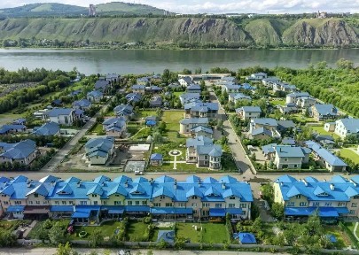 Красноярский край, Красноярск, р-н Свердловский, мкр. Английский парк, Дивногорская ул., 13