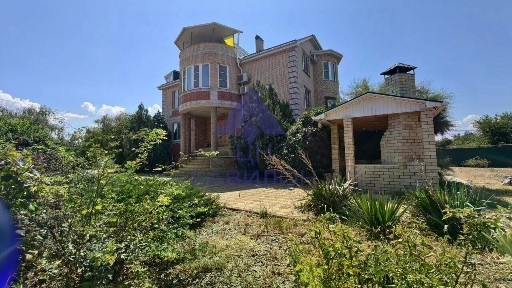 Продается 3-этажный дом, 272 м²