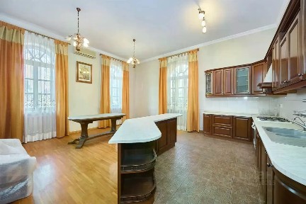 Продается 4-этажный дом, 555,9 м²