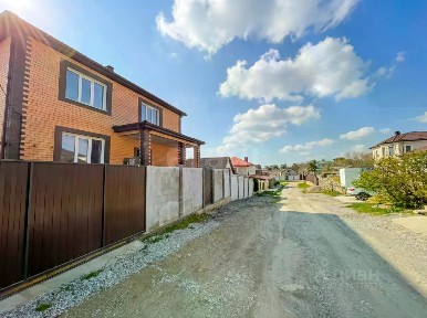 Продается 3-этажный дом, 311 м²