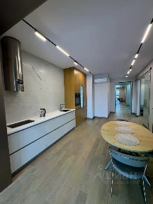 Продается 4-комн. квартира, 97,8 м²