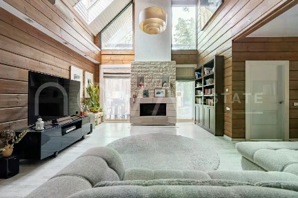 Продается 2-этажный дом, 456 м²