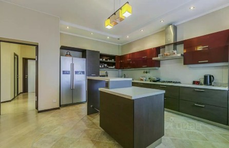 Продается 3-комн. квартира, 138 м²