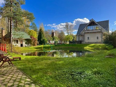 Продается 3-этажный дом, 369 м²