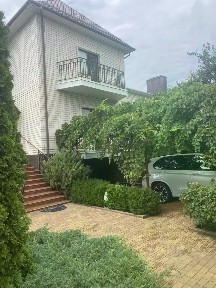 Сдается 3-этажный дом, 360 м²