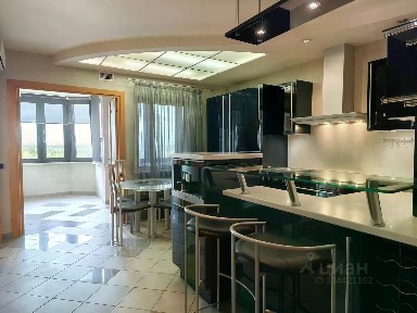Продается 4-комн. квартира, 159,7 м²