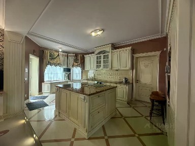 Сдается 3-этажный коттедж, 501 м²
