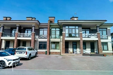 Продается 2-этажный таунхаус, 298 м²