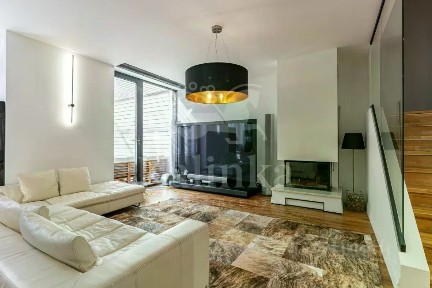 Продается 3-этажный таунхаус, 350 м²