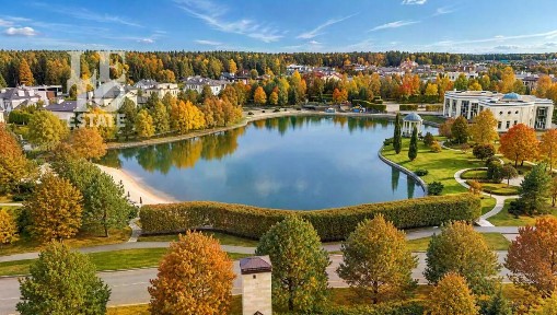 Продается 3-этажный дом, 740 м²