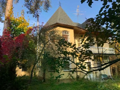 Продается 3-этажный дом, 310 м²
