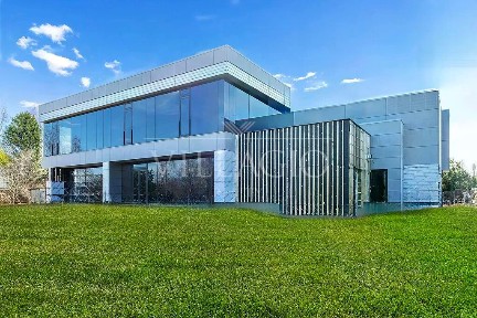 Продается 2-этажный дом, 734 м²