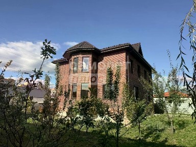 Продается 4-этажный дом, 350 м²