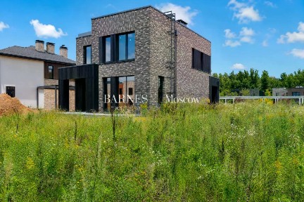 Продается 2-этажный дом, 290,6 м²