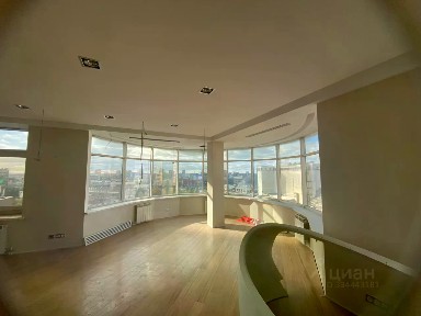 Продается 4-комн. квартира, 176,8 м²