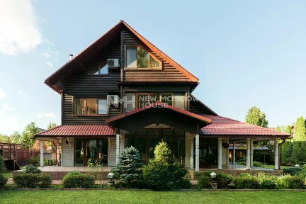 Продается 3-этажный коттедж, 357 м²