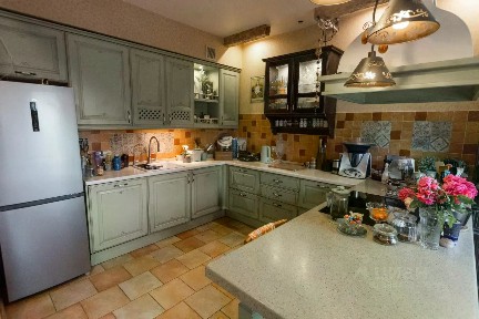 Продается 2-этажный дом, 270 м²