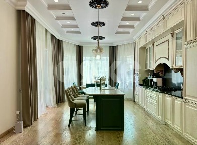 Продается 3-этажный дом, 475,5 м²