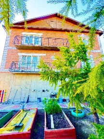 Продается 3-этажный дом, 309 м²