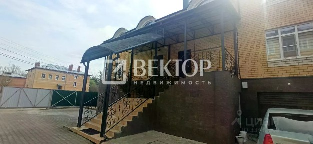 Продается 3-этажный таунхаус, 190 м²
