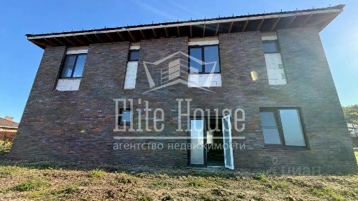 Продается 2-этажный дом, 210 м²