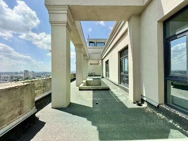 Продается 4-комн. квартира, 250 м²