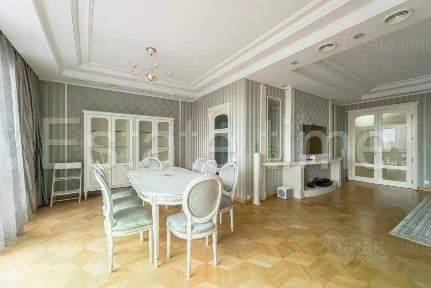 Сдается 4-комн. квартира, 212 м²