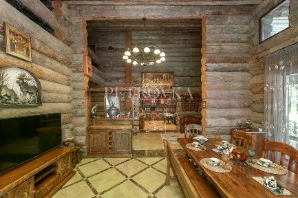 Сдается 2-этажный дом, 260 м²