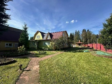 Сдается 2-этажный дом, 250 м²