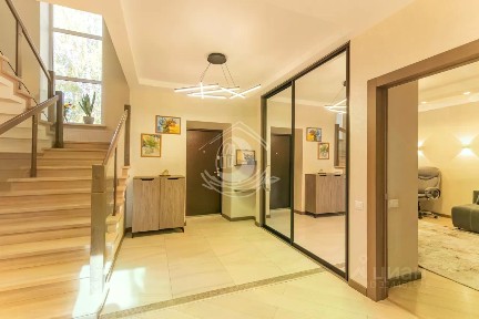 Продается 2-этажный коттедж, 298 м²