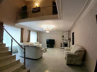 Сдается 2-этажный дом, 302 м²