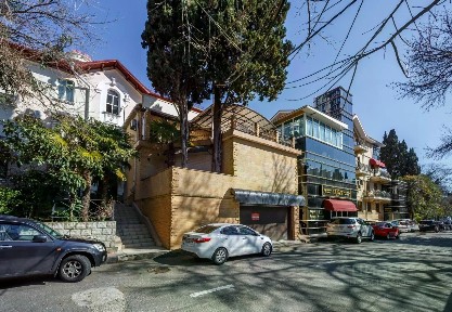 Продается 5-комн. квартира, 220 м²
