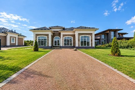 Продается 2-этажный коттедж, 289 м²