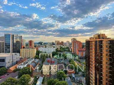 Продается 2-комн. квартира, 65 м²