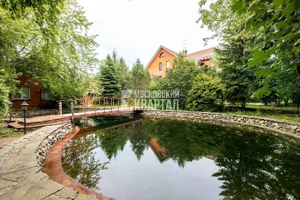 Продается 3-этажный дом, 651,5 м²