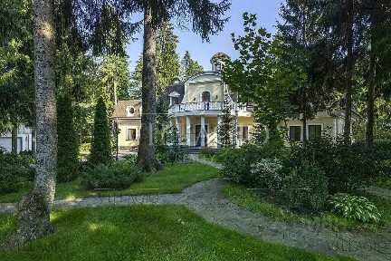 Продается 2-этажный дом, 800 м²