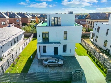 Продается 3-этажный дом, 342 м²