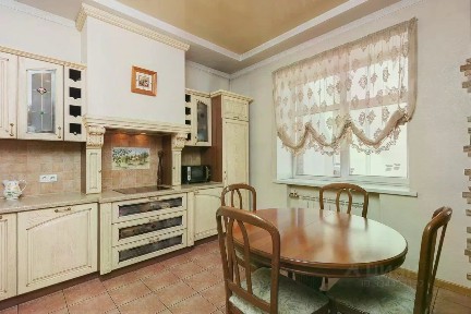 Продается 4-комн. квартира, 143 м²