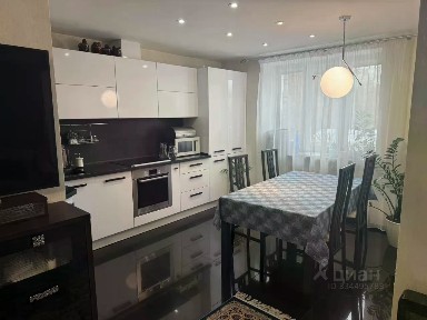 Продается 4-комн. квартира, 142,5 м²