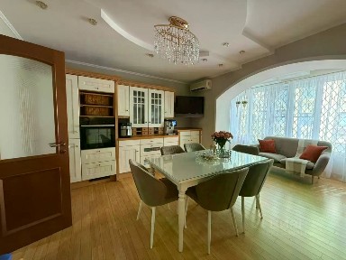 Продается 4-комн. квартира, 175 м²