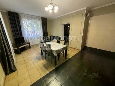 Сдается 50% часть 2-этажного дома, 143 м²
