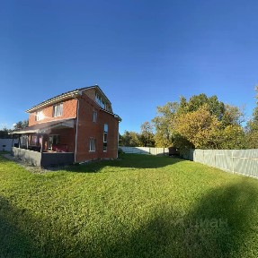 Сдается 3-этажный дом, 230 м²