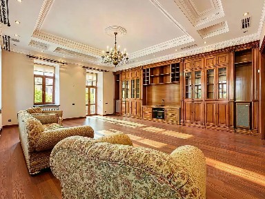 Продается 4-комн. квартира, 177 м²